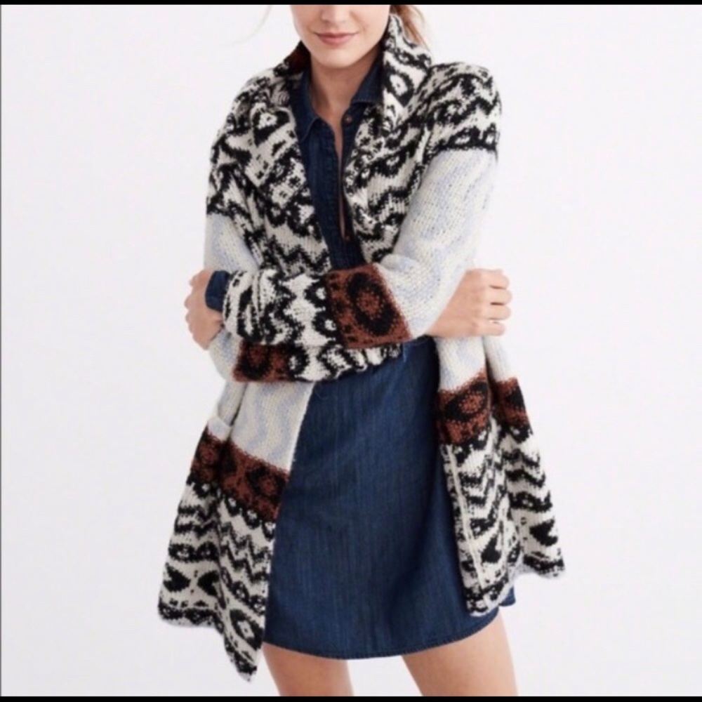 NWOT Abercrombie patterned Coatigan sweater w Hood